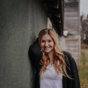 Meet your Posher, Lena